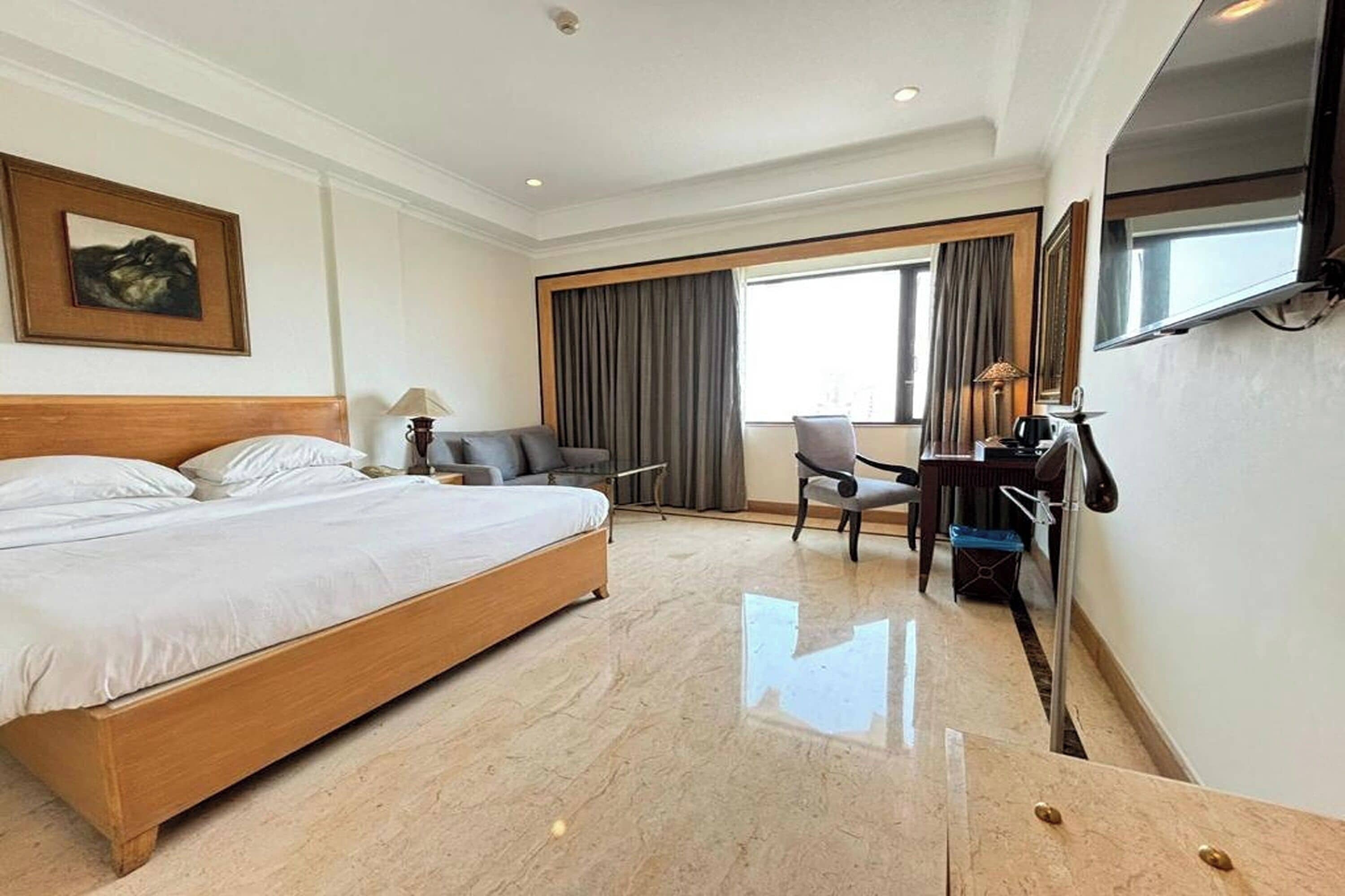 Deluxe Room | Pengeskab på værelset, skrivebord, arbejdsområde til bærbare computere