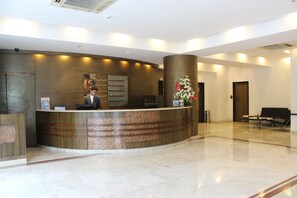 Lobby - The Hans Hotel New Delhi (New Delhi)