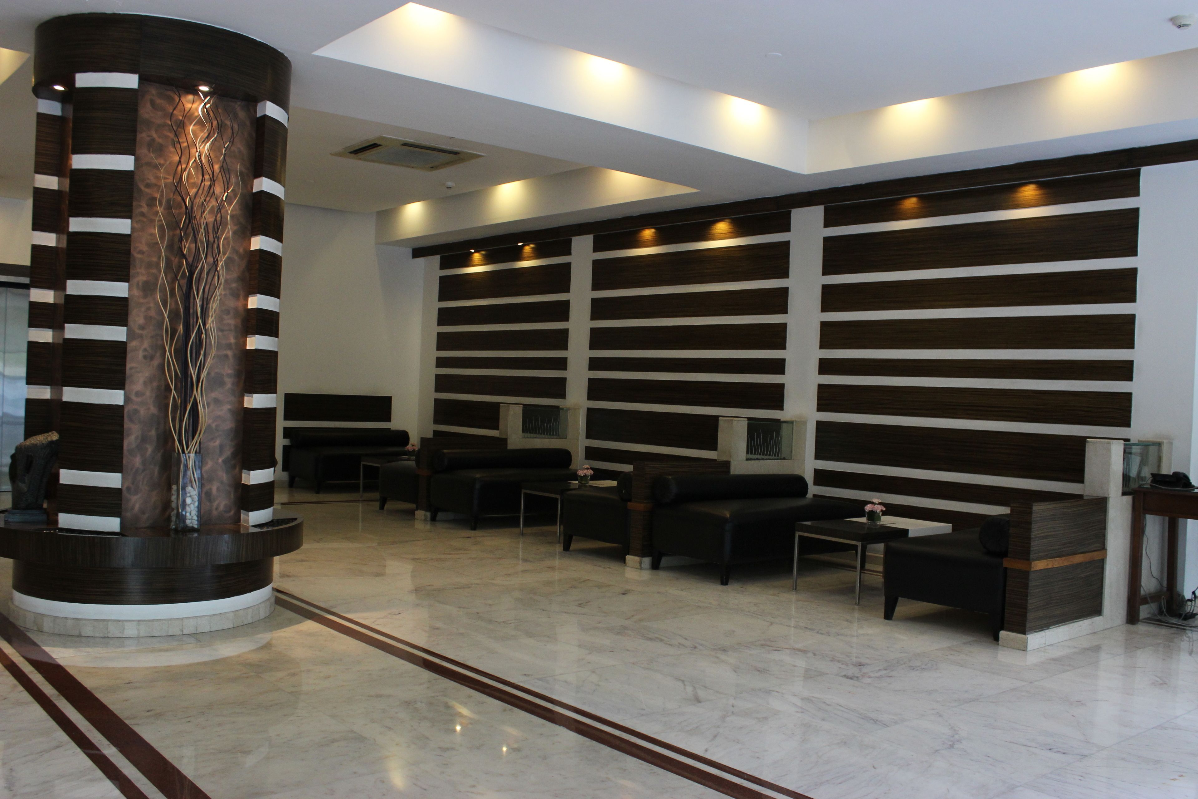 Photo - The Hans Hotel New Delhi