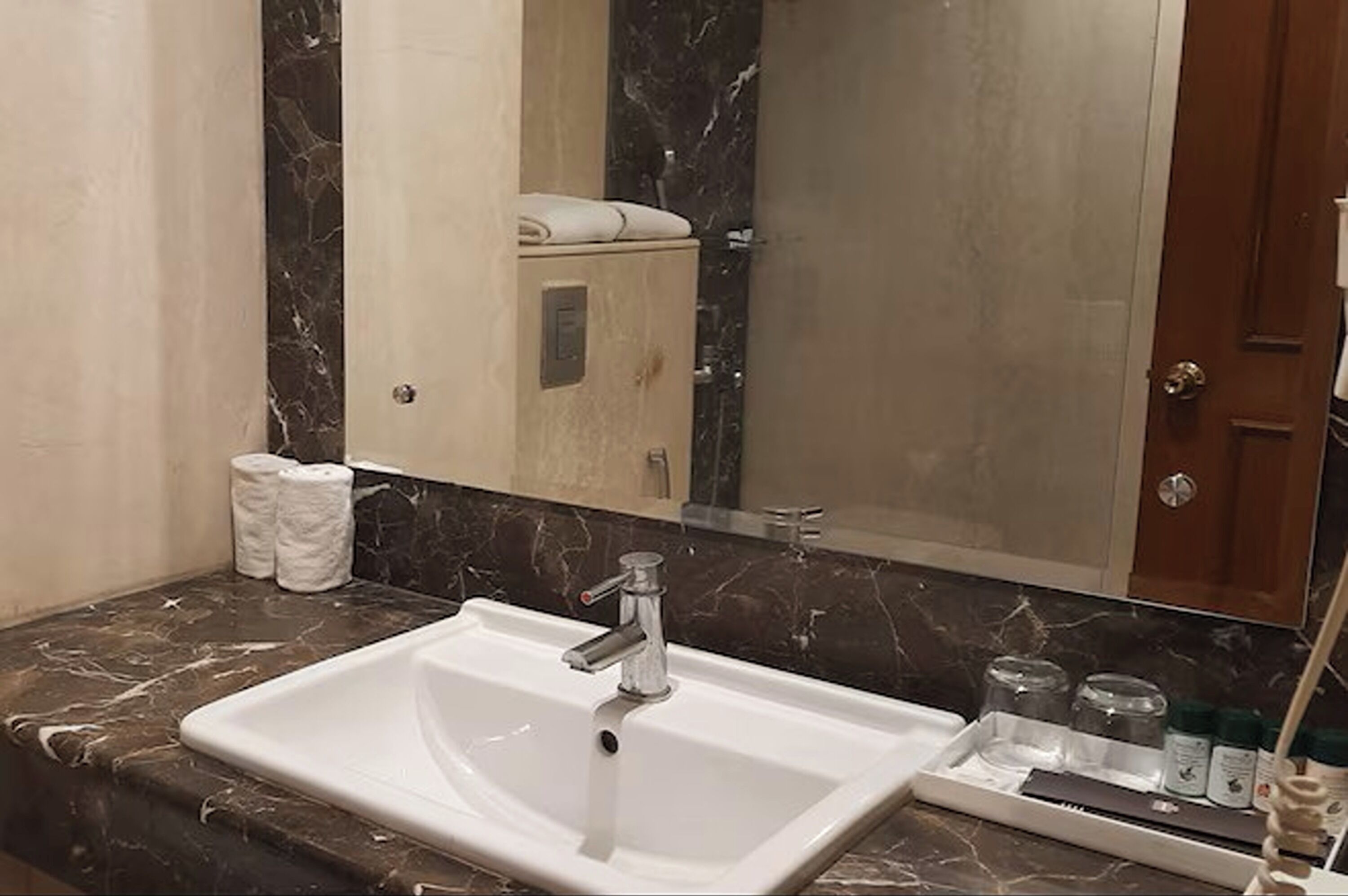 Photo - The Hans Hotel New Delhi