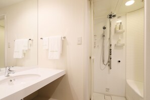 Free toiletries, hair dryer, slippers, bidet - Hiroshima Tokyu REI Hotel (Hiroshima)