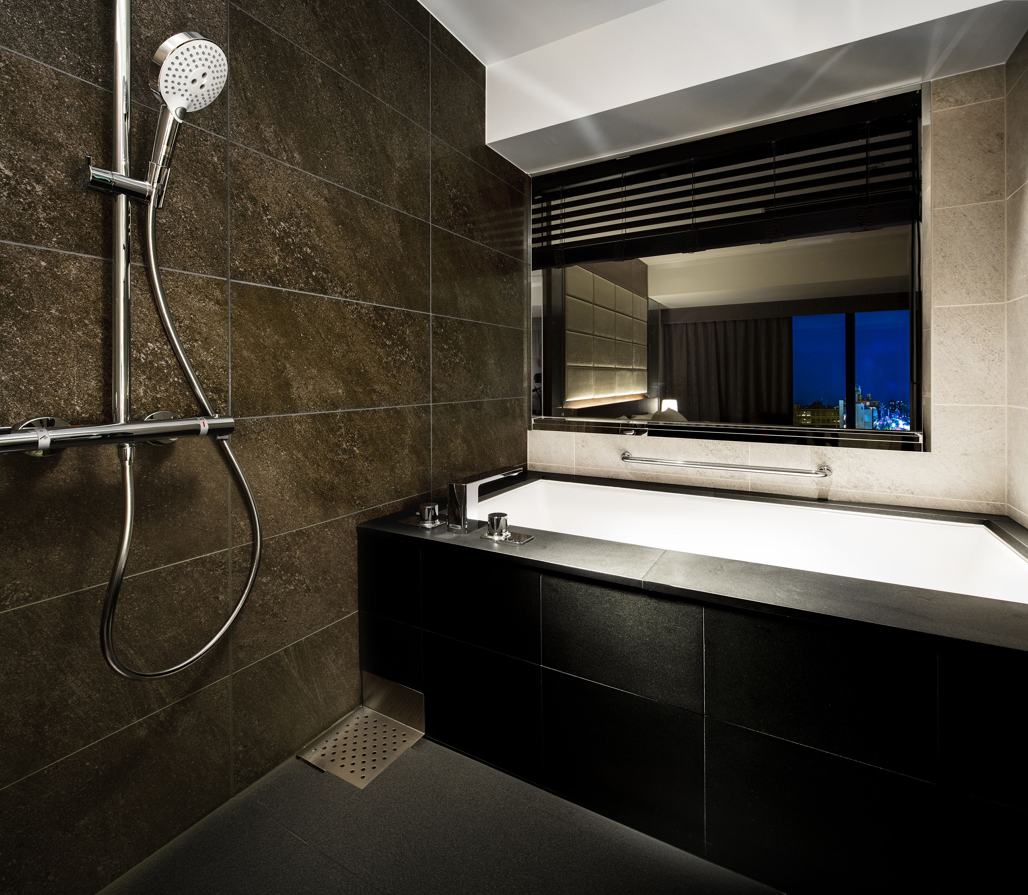 suite twin run of house　[room type or size will be assigned upon arrival] | bathroom | combined shower/bathtub, free toiletries, hair dryer, slippers