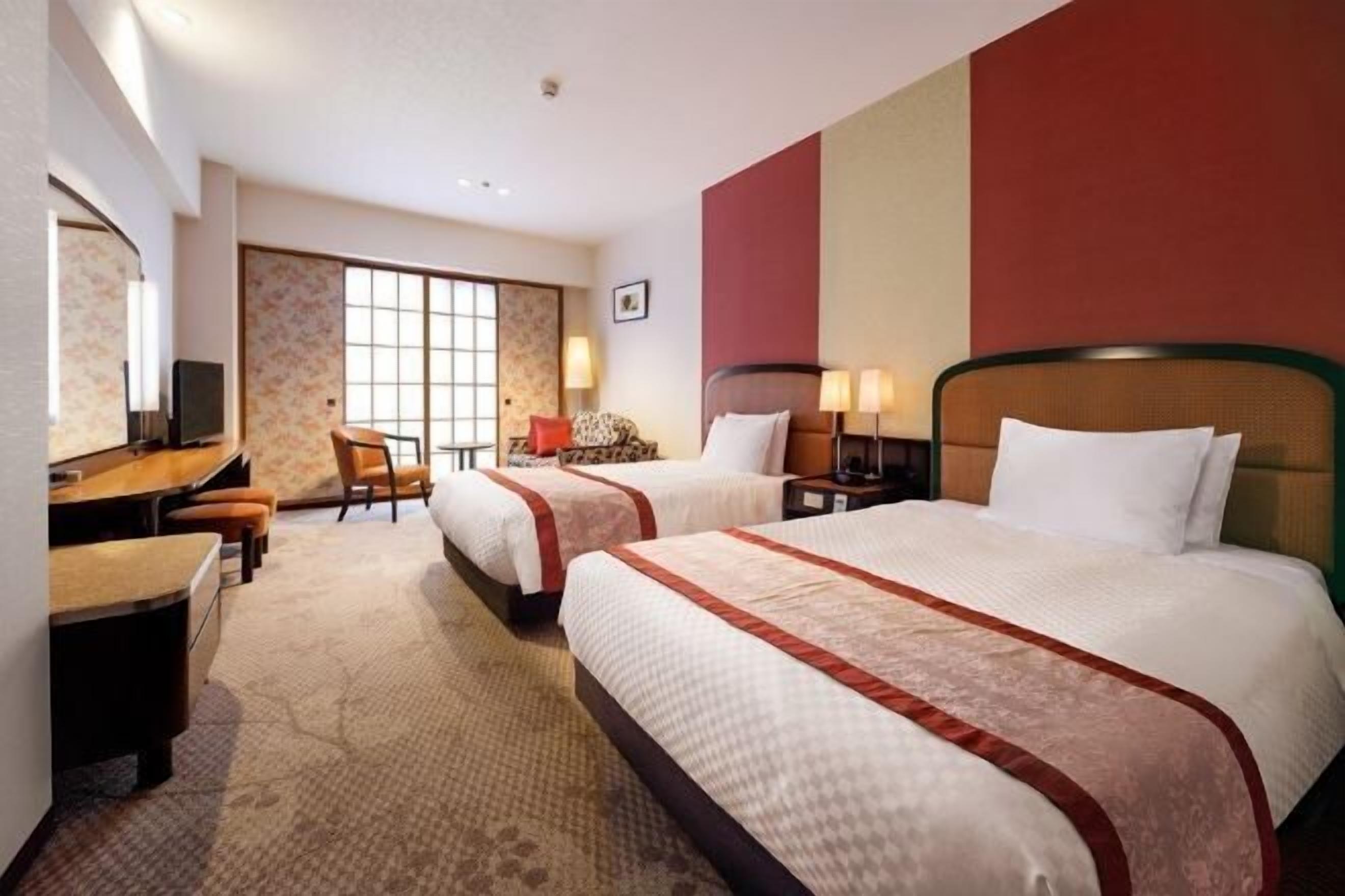 Dundyner, safe på rommet, skrivebord og lydisolert