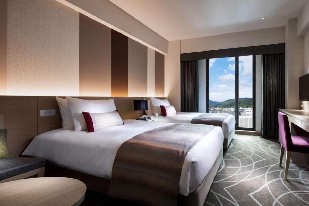 Down duvets, in-room safe, desk, soundproofing