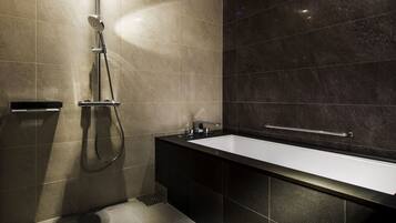 Un baño moderno con ducha, lavabo y tocador.