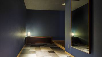 Down comforters, in-room safe, desk, soundproofing