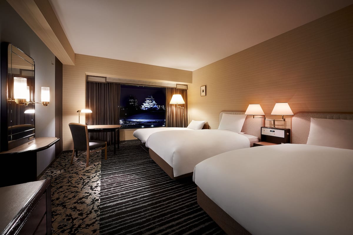 Economy Triple Room, Non Smoking (Castle View) | 1 bilik tidur, peti besi dalam bilik, langsir/tirai gelap terus