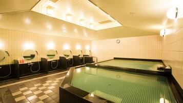 Un sauna, una bañera de hidromasaje, exfoliaciones corporales