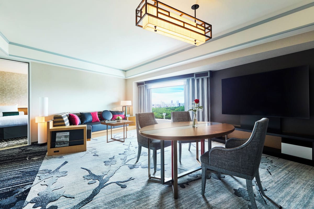 Executive Heritage Suite, Non Smoking | Living area | 43-inch Smart TV with digital channels, Netflix, Hulu