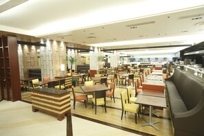 3 restaurants, breakfast served - Hotel New Hankyu Osaka (Osaka)