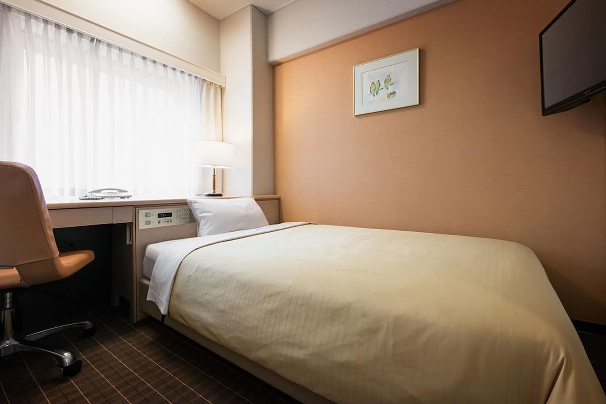 ห้องสแตนดาร์ดซิงเกิล, ปลอดบุหรี่ (120cm, 1 Bed) | โต๊ะทำงาน, ผ้าม่านกันแสง, Wi-Fi ฟรี, ผ้าปูที่นอน