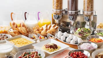 Daily buffet breakfast (JPY 2200 per person)