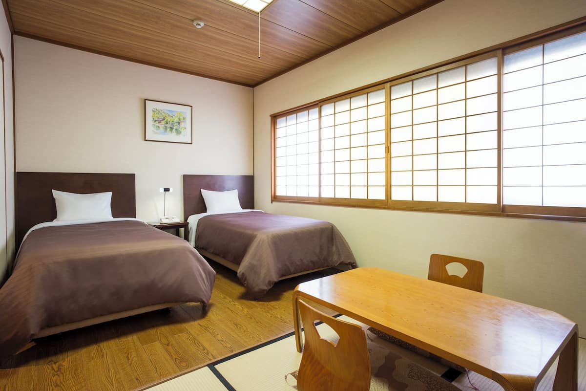 Desk, blackout drapes, free WiFi, bed sheets