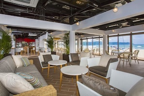 5 restaurants, breakfast served