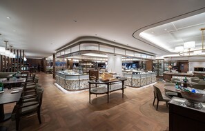 Café da manhã com buffet todos os dias (KRW 64000 por pessoa) 