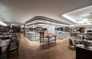 Café da manhã com buffet todos os dias (KRW 64000 por pessoa)