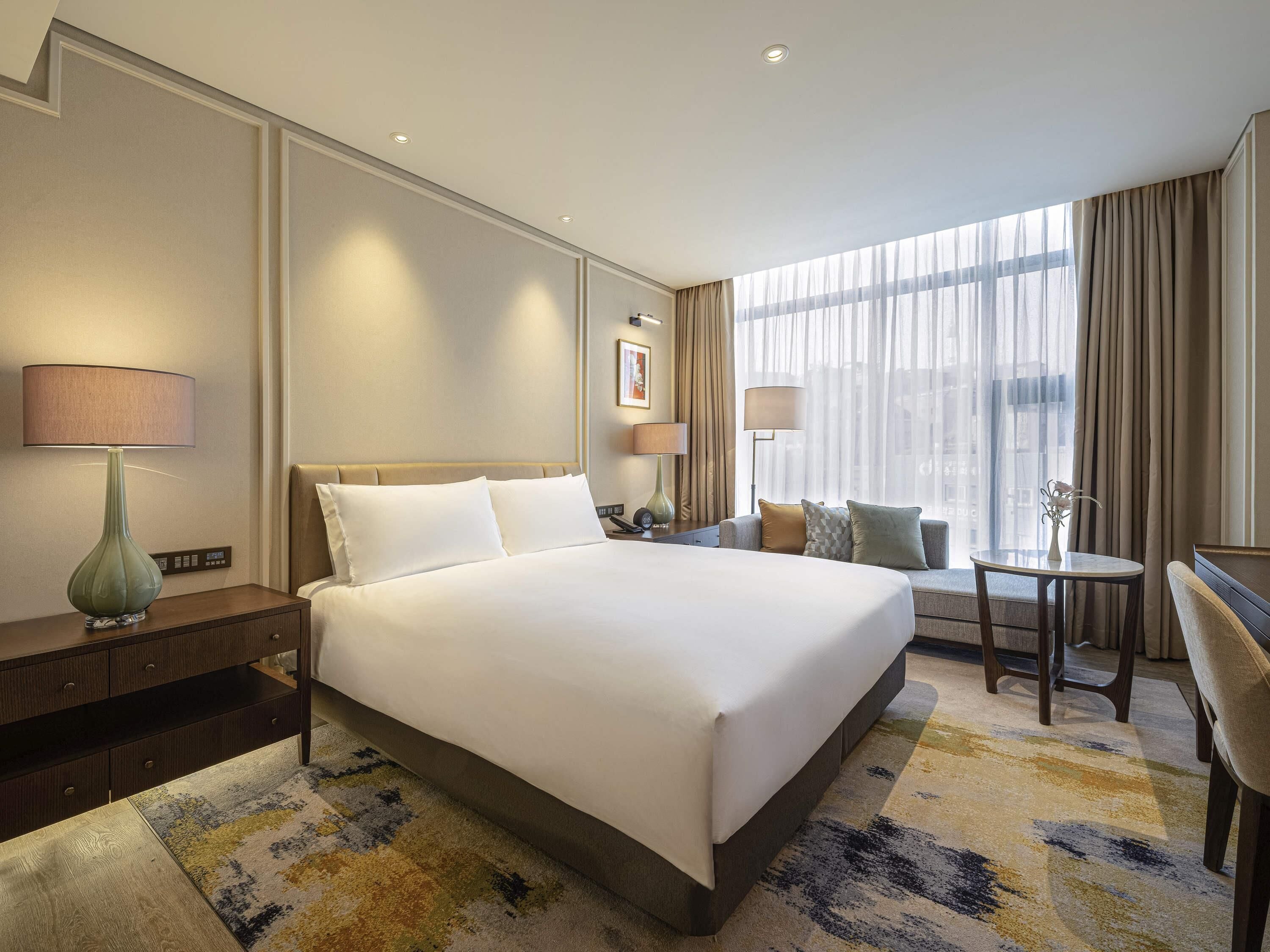 スーペリア ルーム ダブルベッド 1 台 | 高級寝具、セーフティボックス (室内)、客室ごとに異なる装飾、デスク