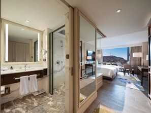 Eco-friendly toiletries, hair dryer, bathrobes, slippers - The Ambassador Seoul - A Pullman Hotel (Seoul)