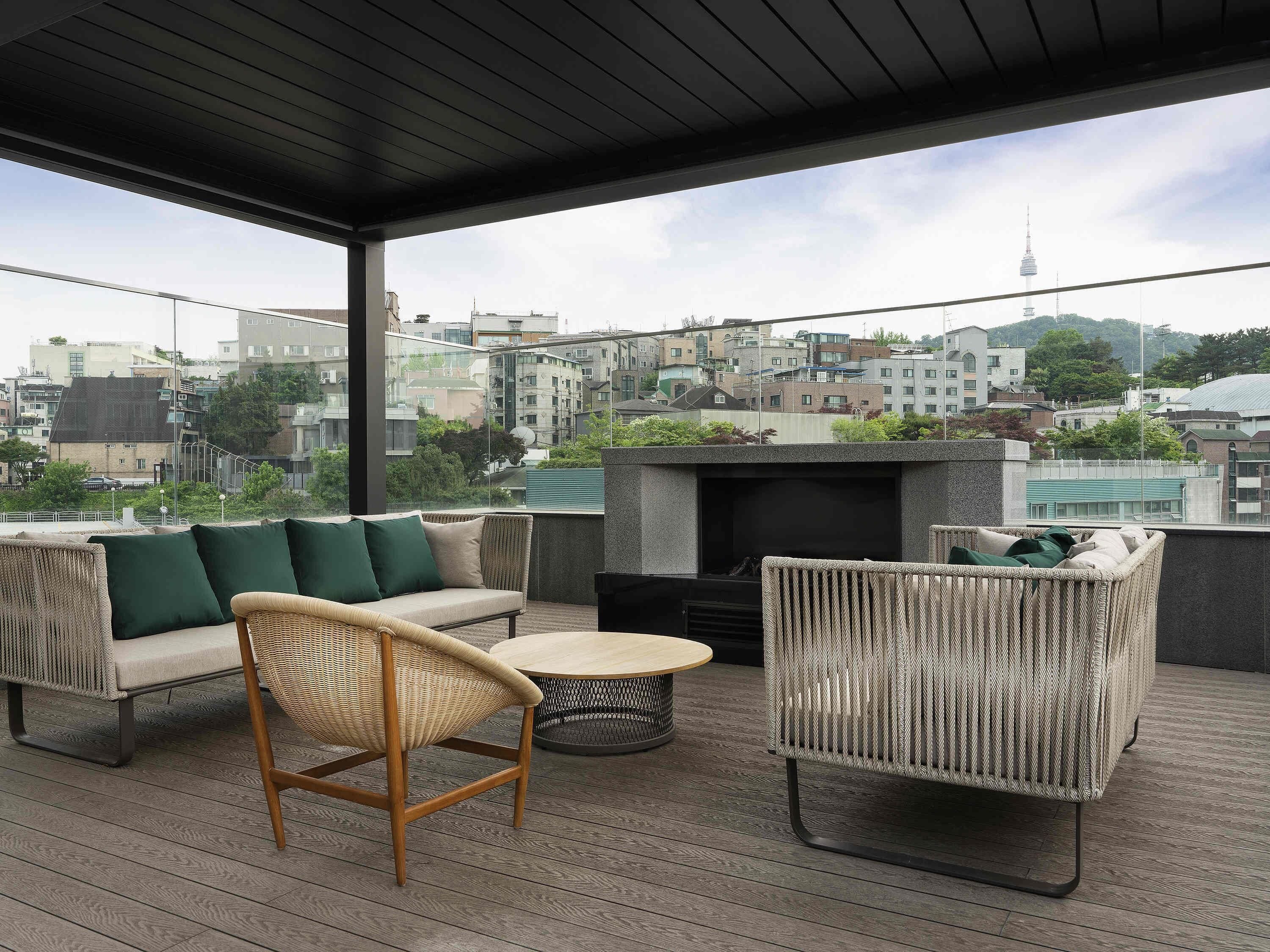 高級寢具、房內夾萬、獨特設計、書桌