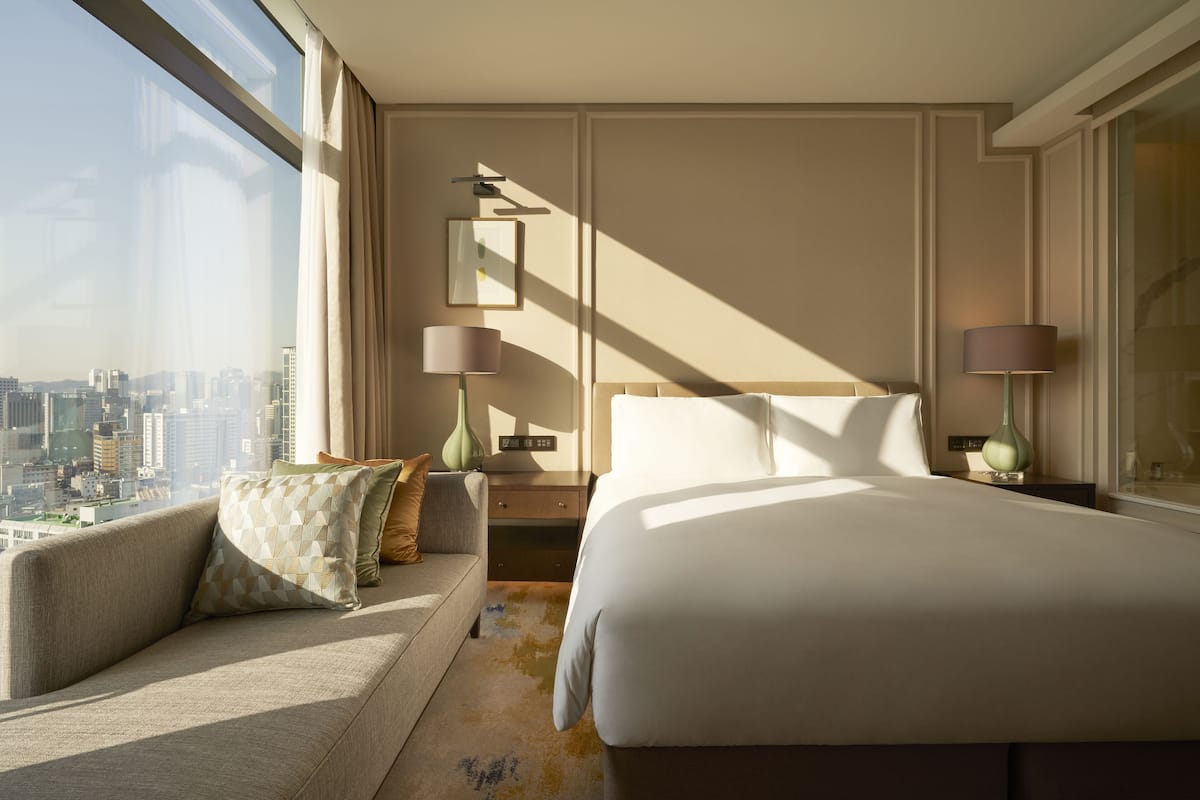 Premium bedding, in-room safe, individually decorated, desk