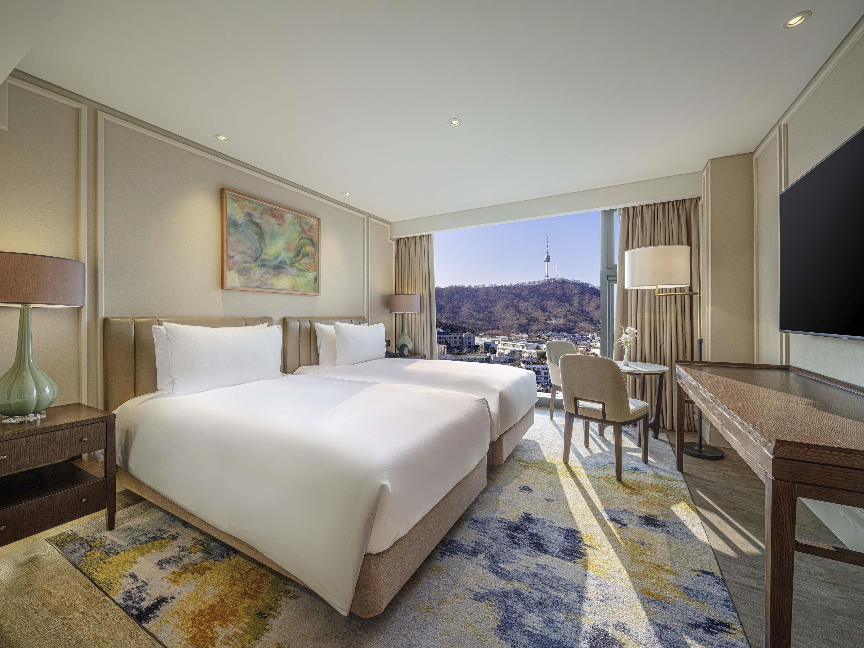 高級寝具、セーフティボックス (室内)、客室ごとに異なる装飾、デスク