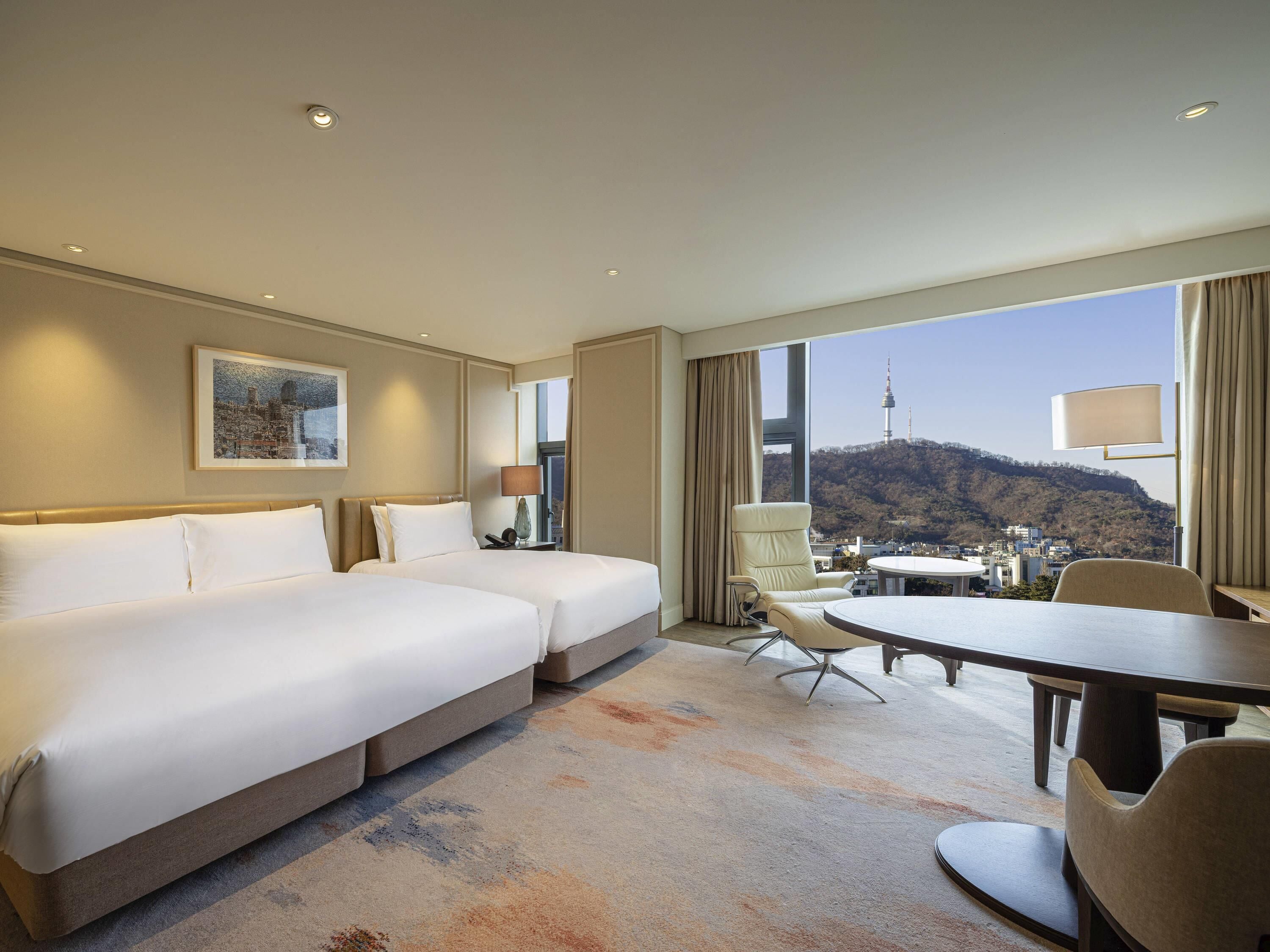 プレミアム ルーム ベッド (複数台) (Executive) | 高級寝具、セーフティボックス (室内)、客室ごとに異なる装飾、デスク