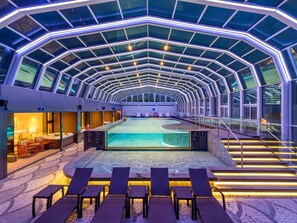 Innendørsbasseng, utendørsbasseng og bassengtelt (mot betaling)