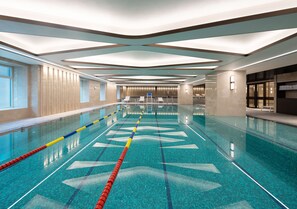 Piscina interna, piscina externa, barracas