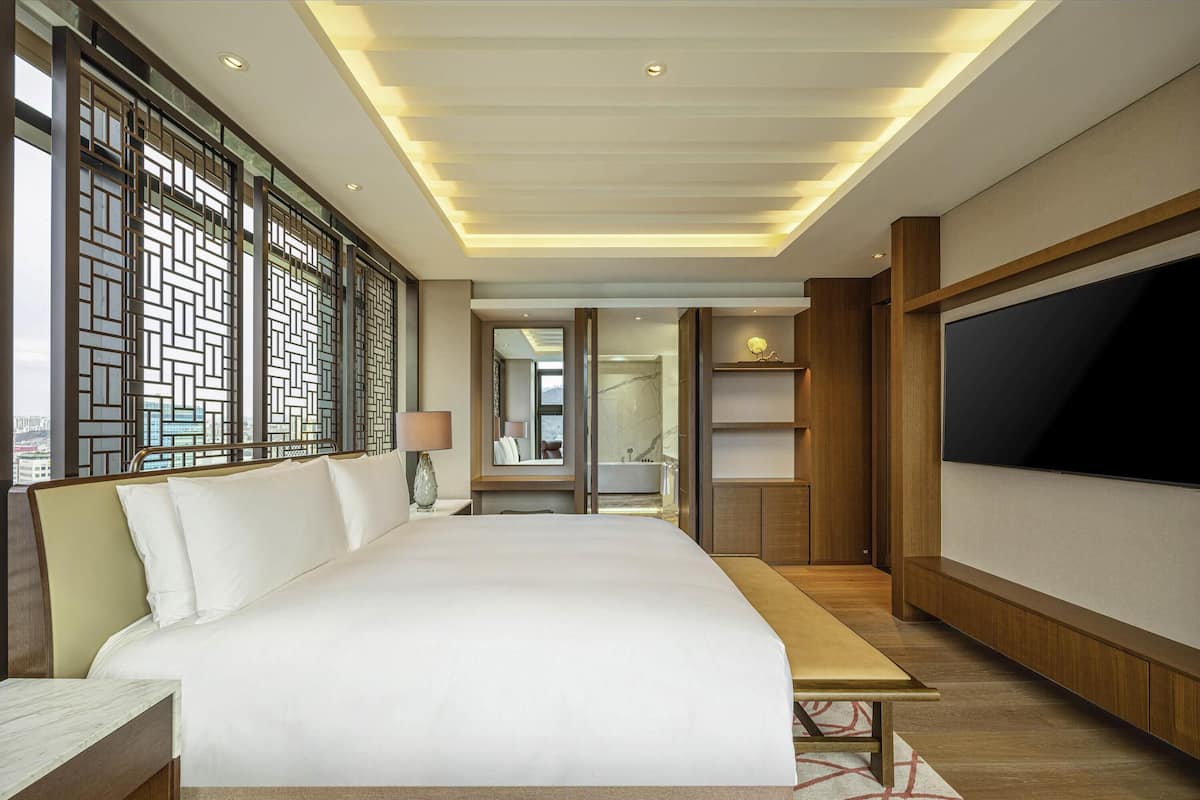 Premium bedding, in-room safe, individually decorated, desk