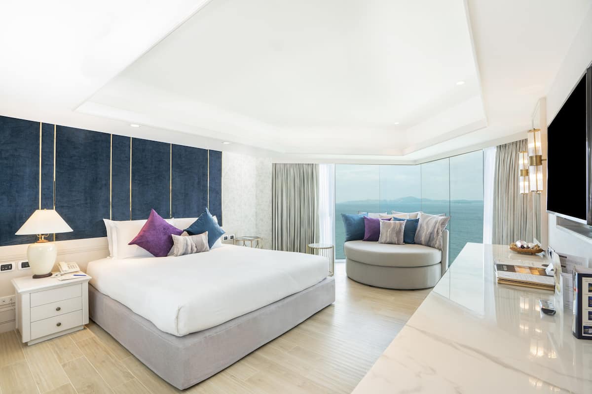 Theme Suite Two Bedrooms Thai Modern | 1 bedroom, minibar, in-room safe, individually decorated