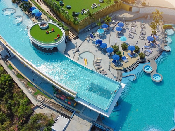 6 outdoor pools, pool umbrellas, pool loungers