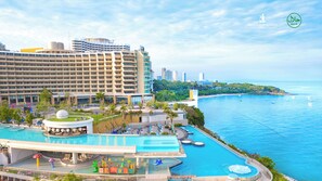 6 outdoor pools, pool umbrellas, sun loungers
