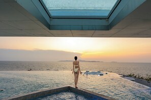 6 outdoor pools, pool umbrellas, pool loungers -  Royal Cliff Beach Hotel Pattaya (Pattaya)