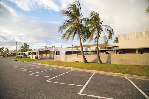 Hampton Villa Motel