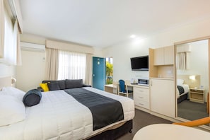 Suite (SPA) | Hochwertige Bettwaren, Minibar, Schreibtisch, Bügeleisen/Bügelbrett