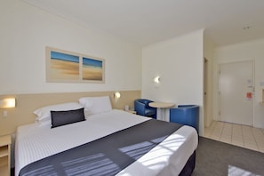 Standard Room, 1 Queen Bed