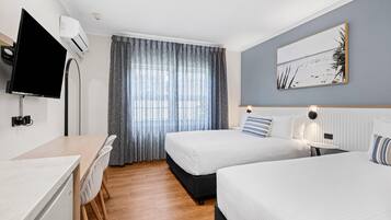 Ropa de cama de alta calidad y escritorio
