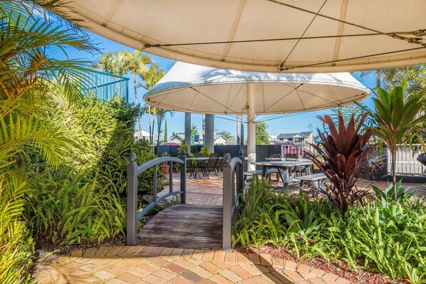 Seasonal outdoor pool, pool umbrellas, sun loungers