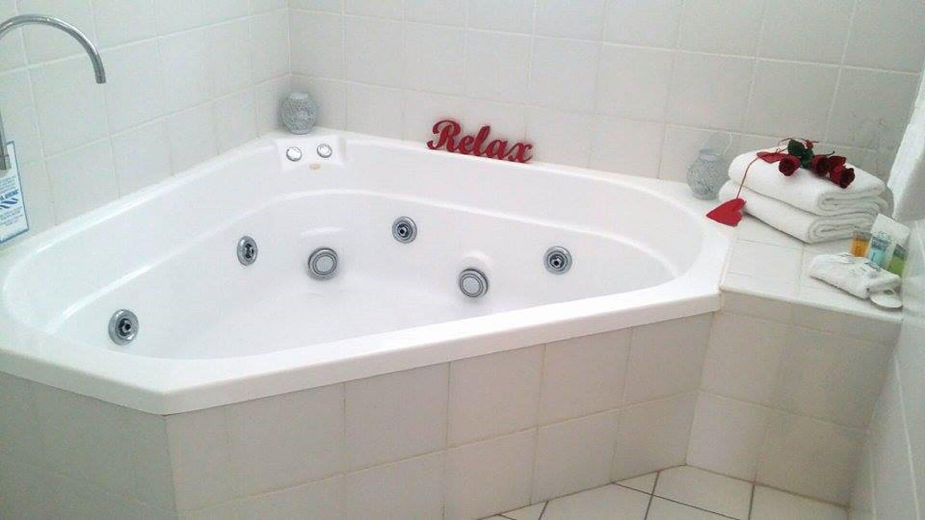 suite (spa) | jetted bathtub