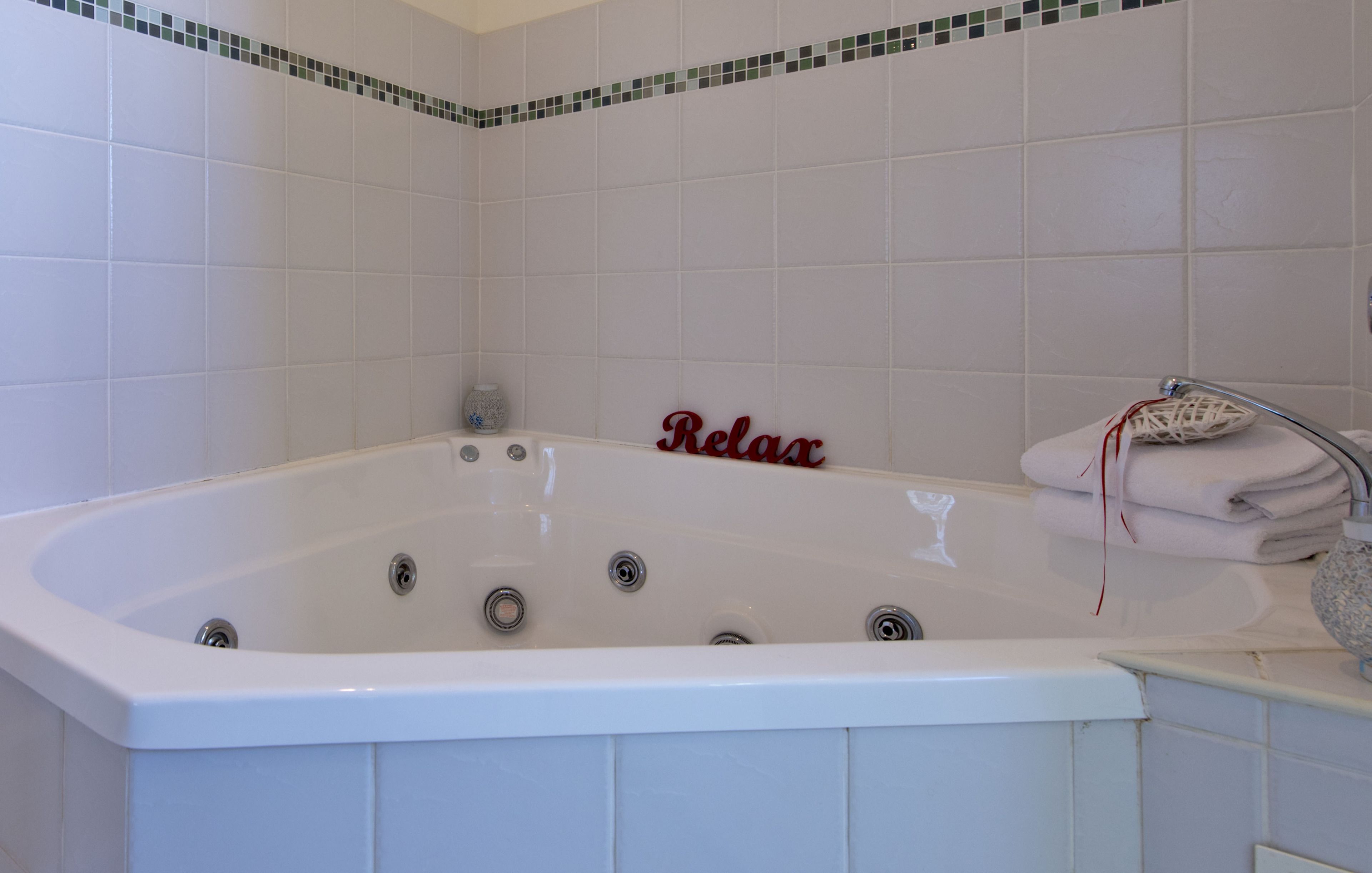 suite (spa) | bathroom | shower, free toiletries, hair dryer, towels