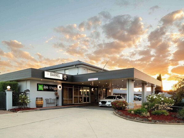 Welcome to ibis Styles, where guests can enjoy a convenient entrance and adjacent retail space.