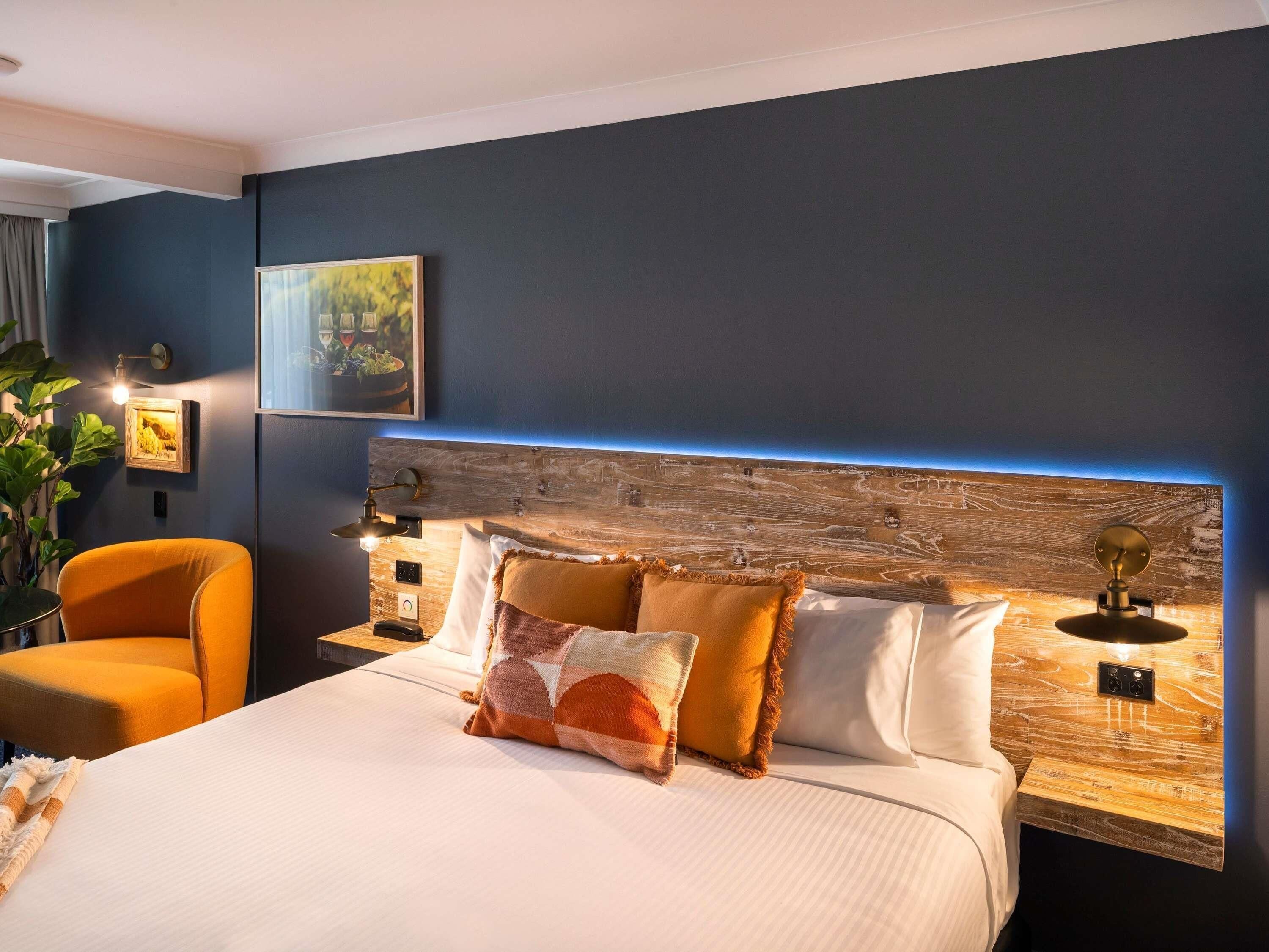 Standard Room, 1 Queen Bed | Desk, blackout drapes, iron/ironing board, cribs/infant beds