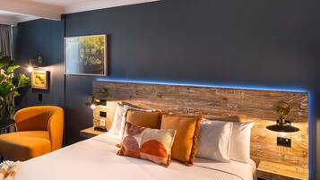 Standard Room, 1 Queen Bed | Desk, blackout drapes, iron/ironing board, cribs/infant beds