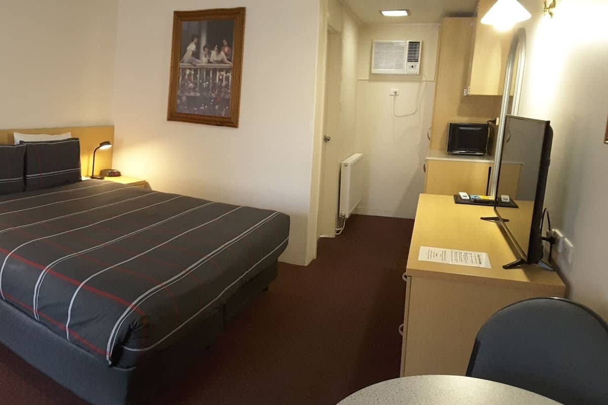 Habitación empresarial, 1 cama King size, para no fumadores | Escritorio, insonorización, tabla de planchar con plancha y wifi gratis