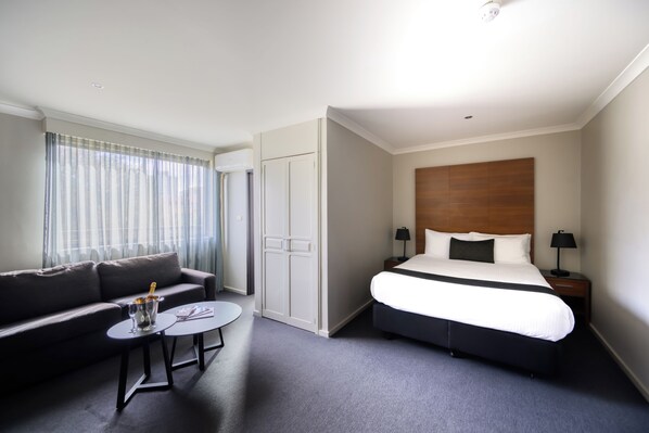 Superior Queen Room | In-room safe, desk, laptop workspace, iron/ironing board