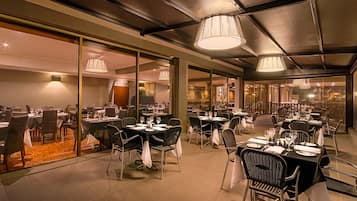 Bữa sáng đầy đủ hàng ngày (19.50 AUD/mỗi người)