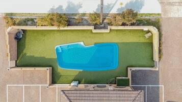 15 outdoor pools, sun loungers