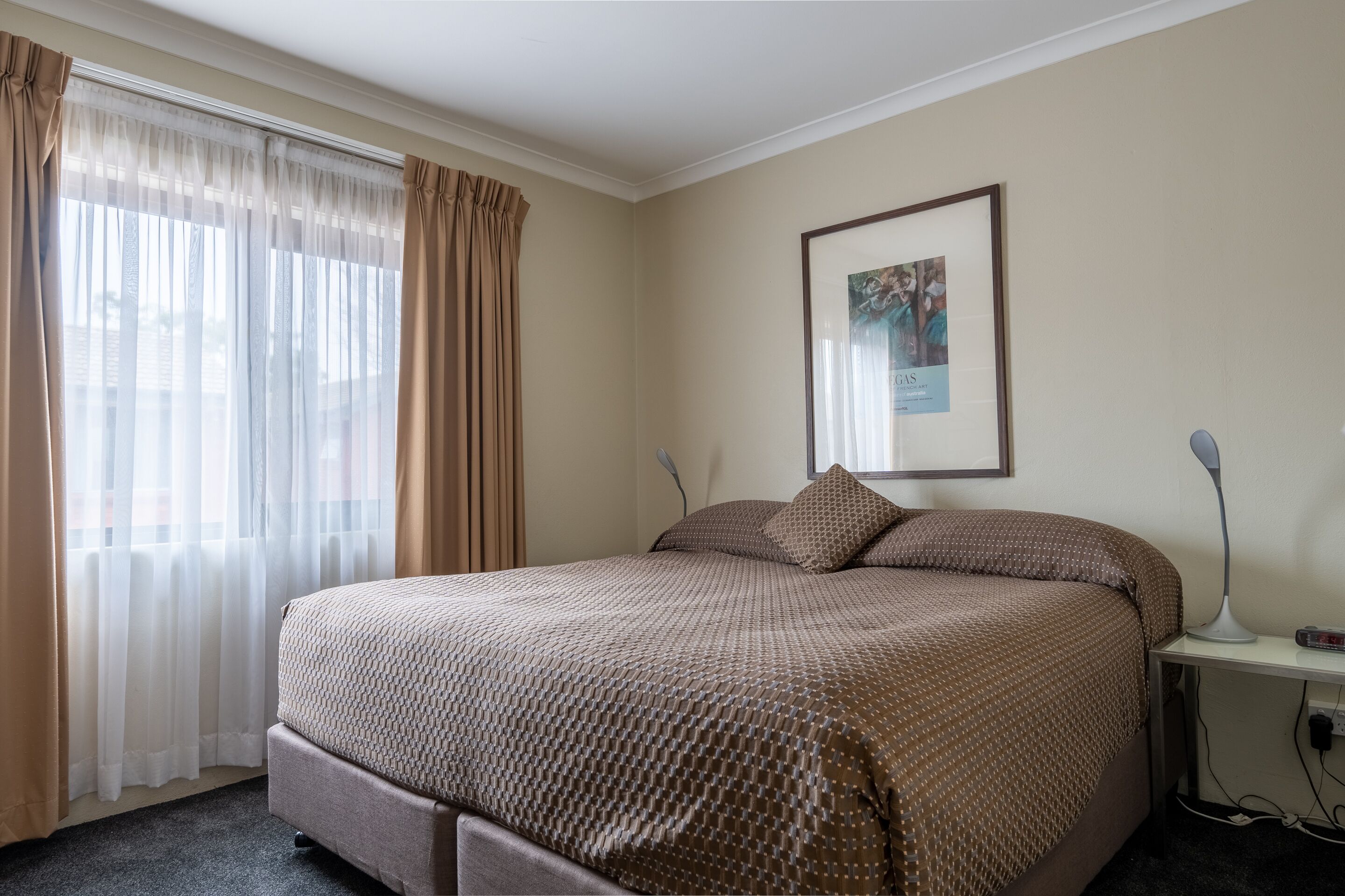 Escrivaninha, ferros/tábuas de passar roupa, Wi-Fi de cortesia