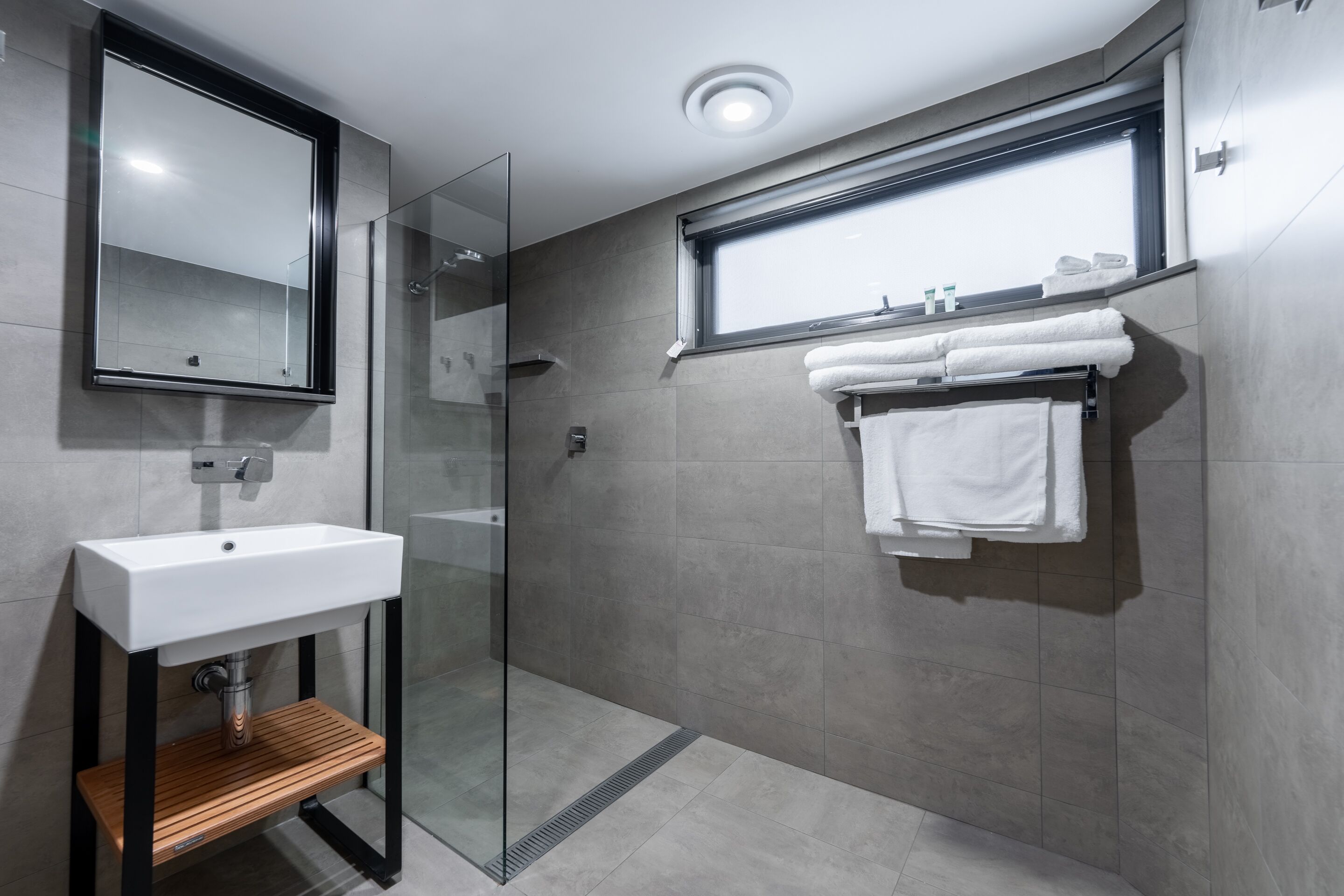 Premium Two Bedroom Blandford Court Apartment | Bathroom
