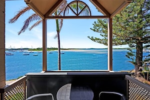 Deluxe Room, 1 King Bed, River View (refurbished room)